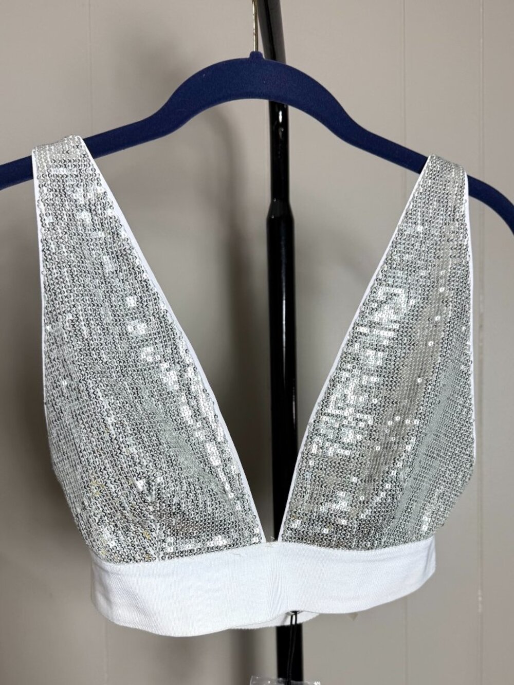 BNWT Alice + Olivia Silver Sequin Plunge Bralette Top sz 2
